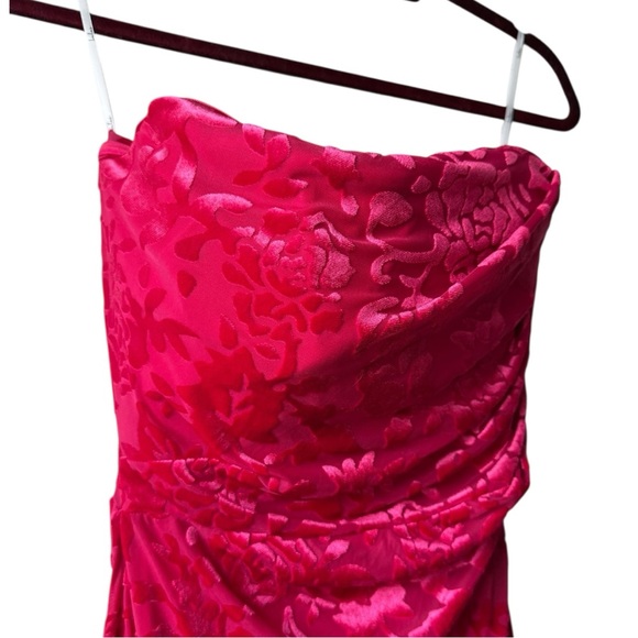NWT Lulu’s Fabulous Darling Fuchsia Burnout Velvet Strapless Dress Size Small - Picture 7 of 11